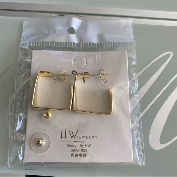 Modern gold tone square earrings - Picture 5 of 6
